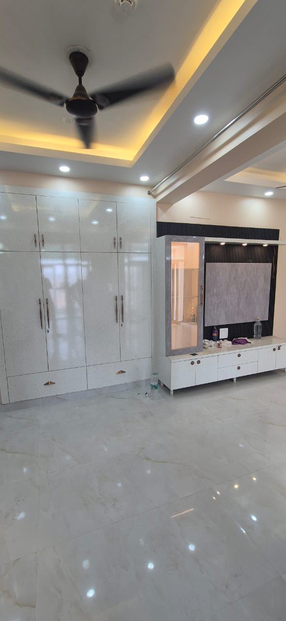 Bedroom Wardrobe, TV Unit & False Ceiling: Bedrooms by Supreme Kitchens, Noida