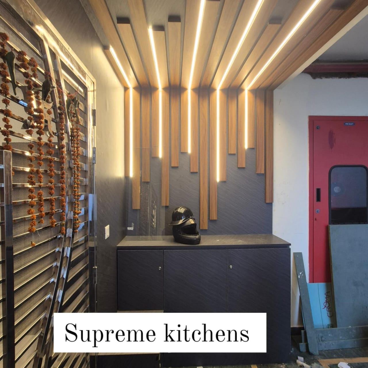 Foyer with Fluted Panels & Lighting: Décor & Panelling by Supreme Kitchens, Noida