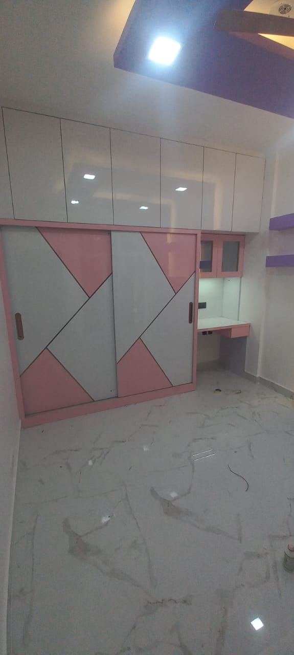 Kids' Room Wardrobe with Loft: Wardrobes by Supreme Kitchens, Noida