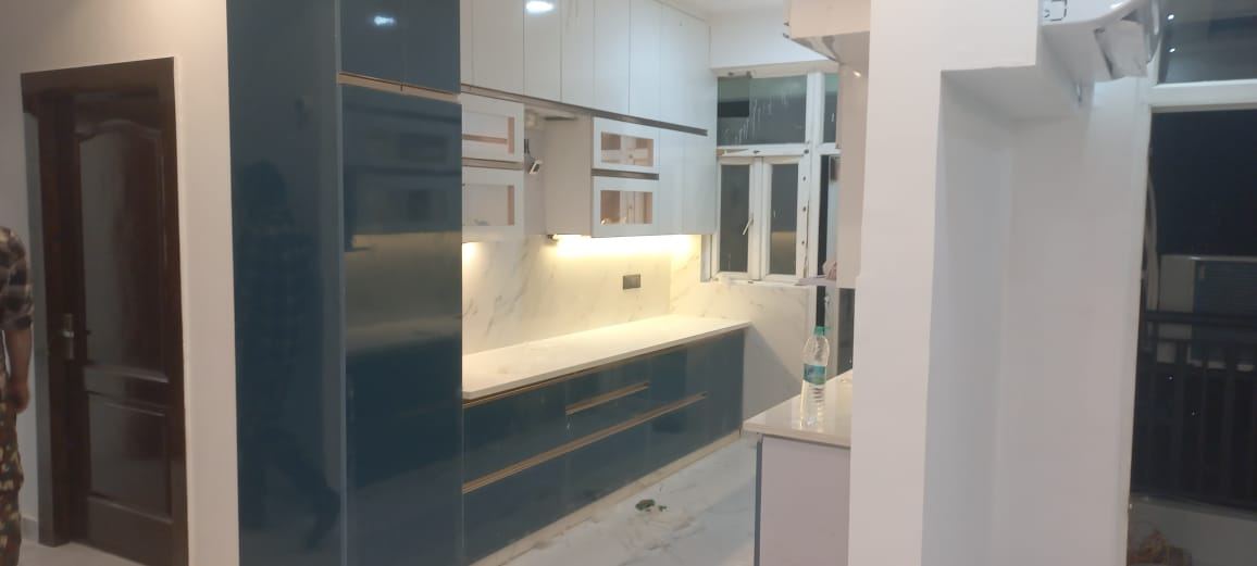 Glossy Modular Kitchen with Under-Cabinet Lights: Kitchens by Supreme Kitchens, Noida